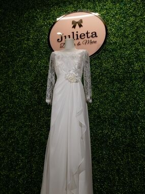 White Lace Long-Sleeve Wedding Dress